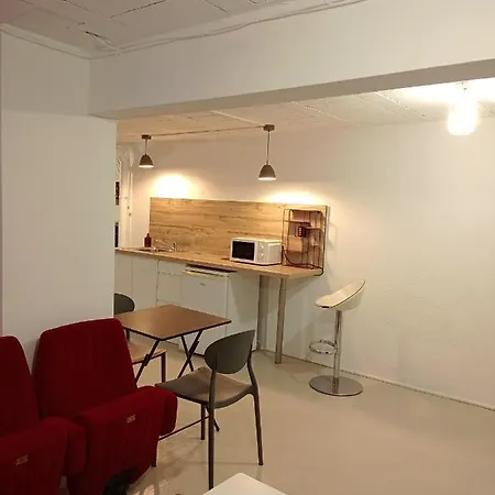 Independant Avec Parking Prive Et Terrasse, Au Calme. 3*